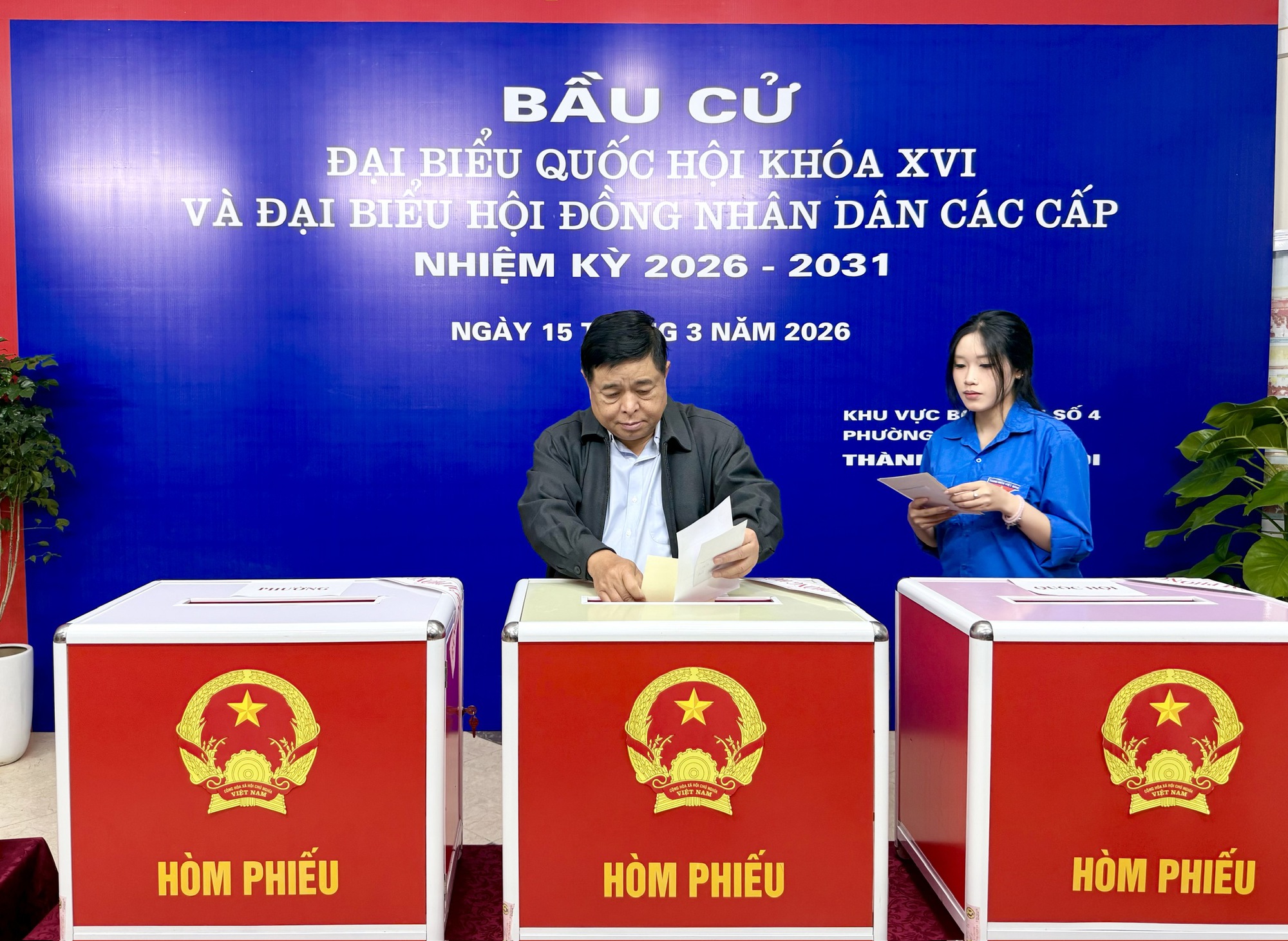 Chùm ảnh: Các đồng chí lãnh đạo Đảng, Nhà nước thực hiện quyền cử tri Chùm ảnh: Các đồng chí lãnh đạo Đảng, Nhà nước thực hiện quyền cử tri