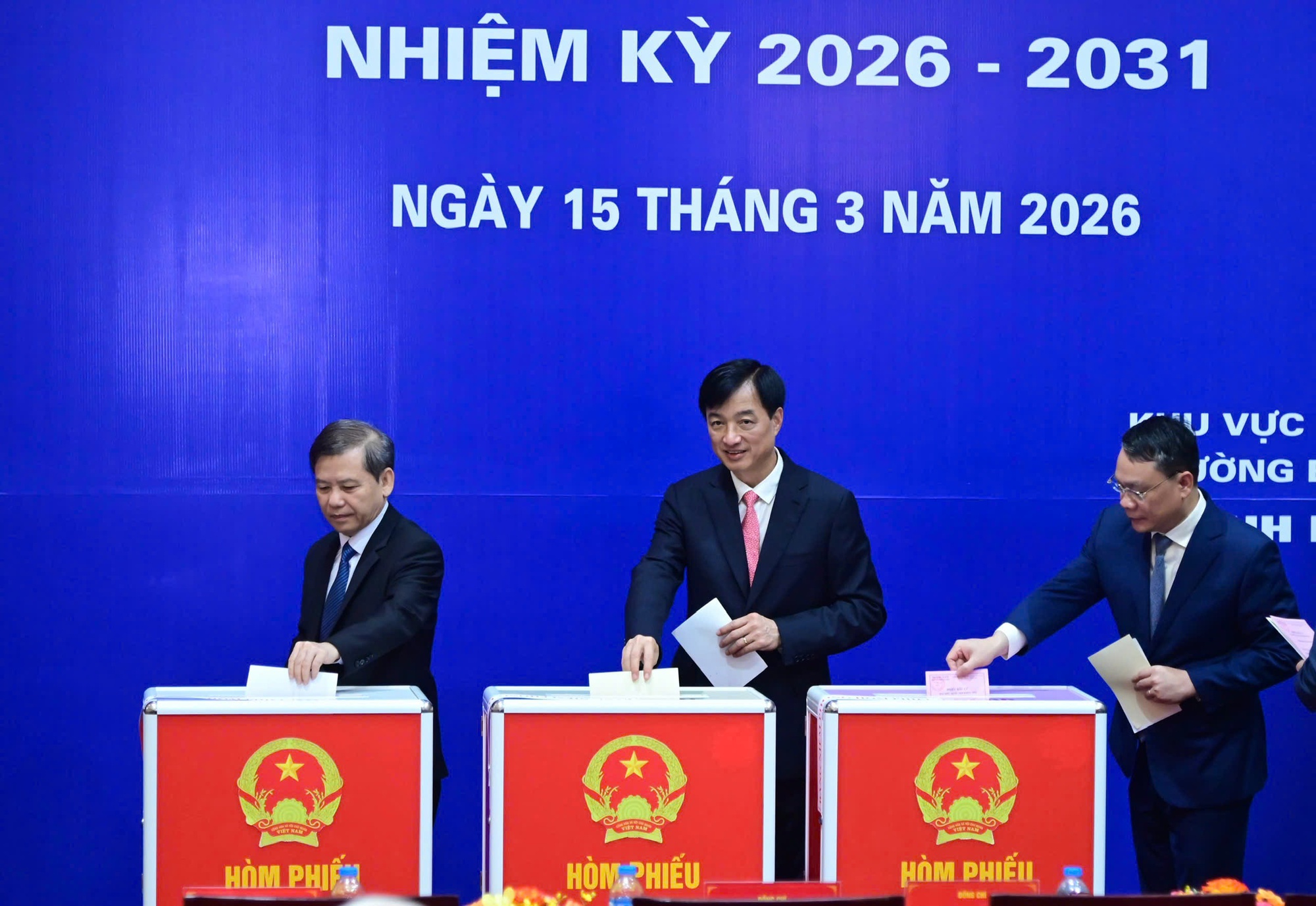 Chùm ảnh: Các đồng chí lãnh đạo Đảng, Nhà nước thực hiện quyền cử tri Chùm ảnh: Các đồng chí lãnh đạo Đảng, Nhà nước thực hiện quyền cử tri