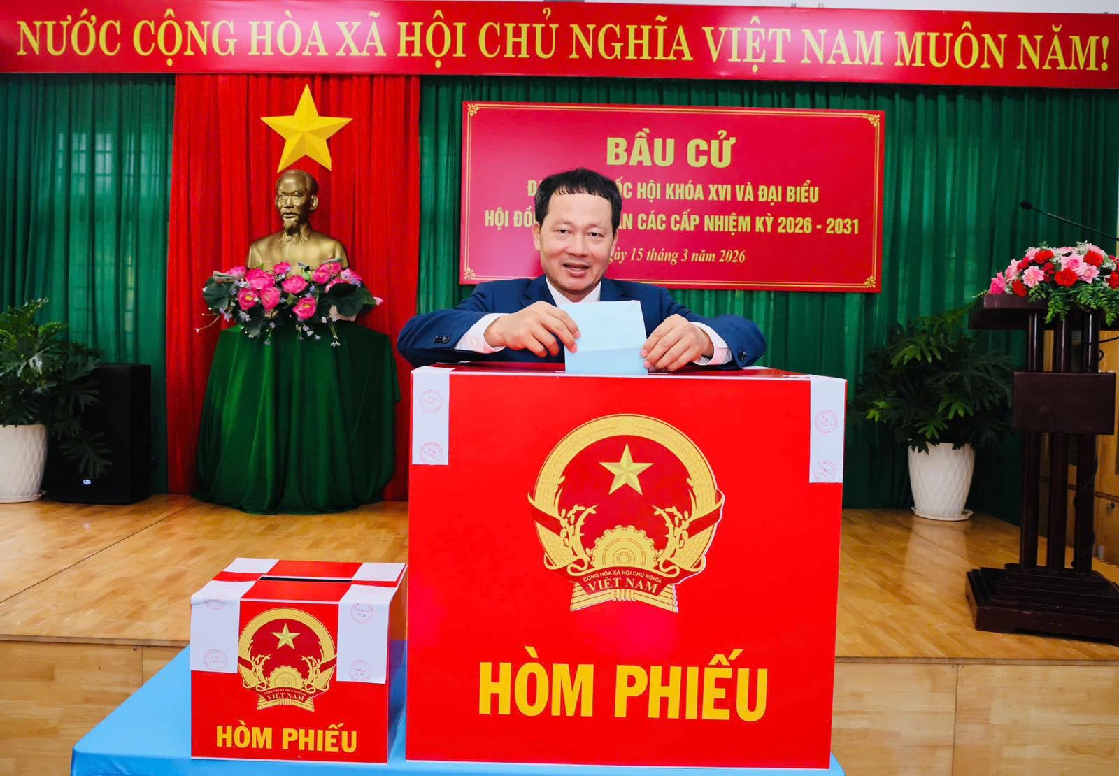 Chùm ảnh: Các đồng chí lãnh đạo Đảng, Nhà nước thực hiện quyền cử tri Chùm ảnh: Các đồng chí lãnh đạo Đảng, Nhà nước thực hiện quyền cử tri