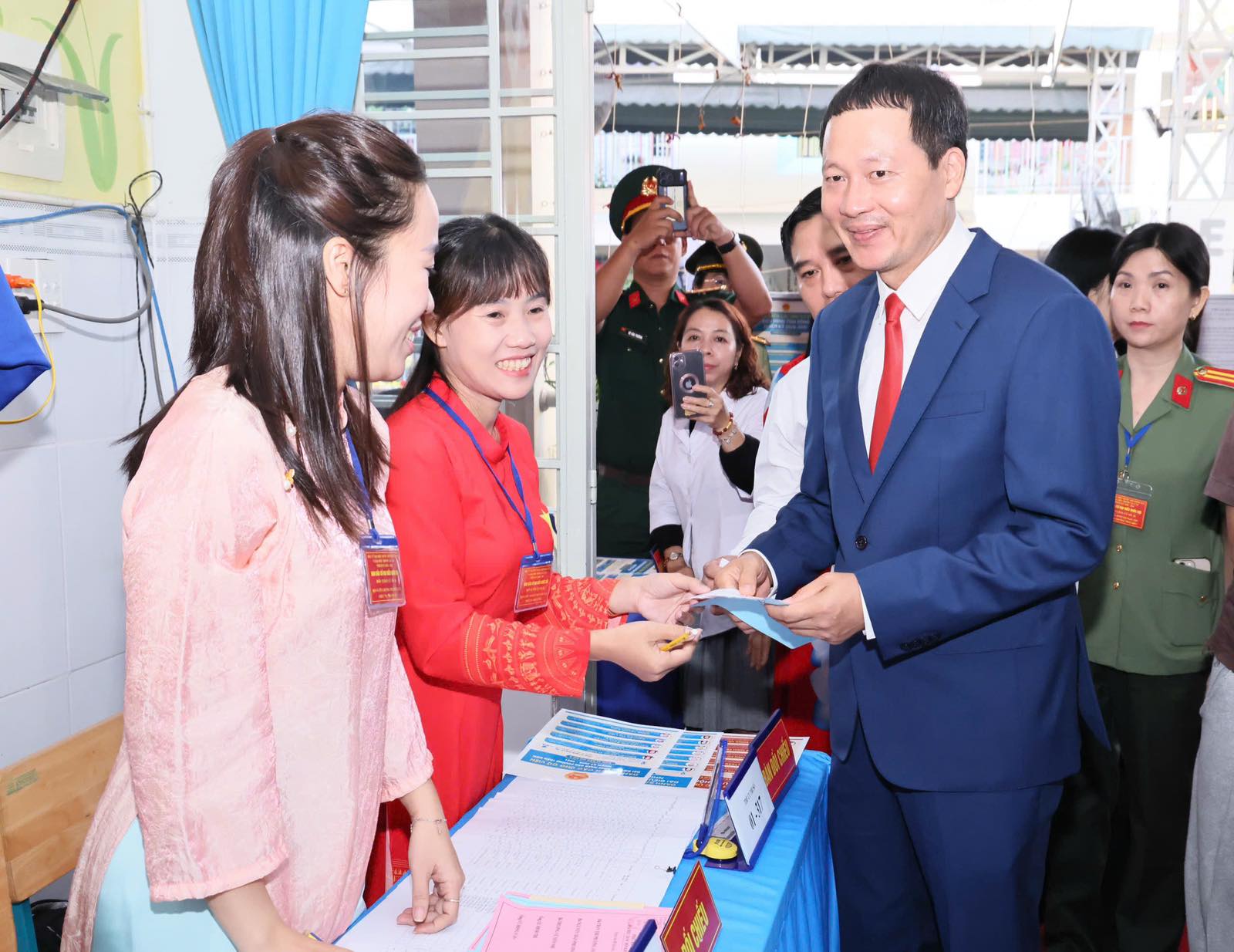 Chùm ảnh: Các đồng chí lãnh đạo Đảng, Nhà nước thực hiện quyền cử tri Chùm ảnh: Các đồng chí lãnh đạo Đảng, Nhà nước thực hiện quyền cử tri