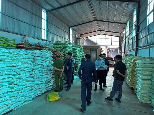 Đắk Lắk: Phát hiện một cơ sở sản xuất gần 90 tấn phân bón giả