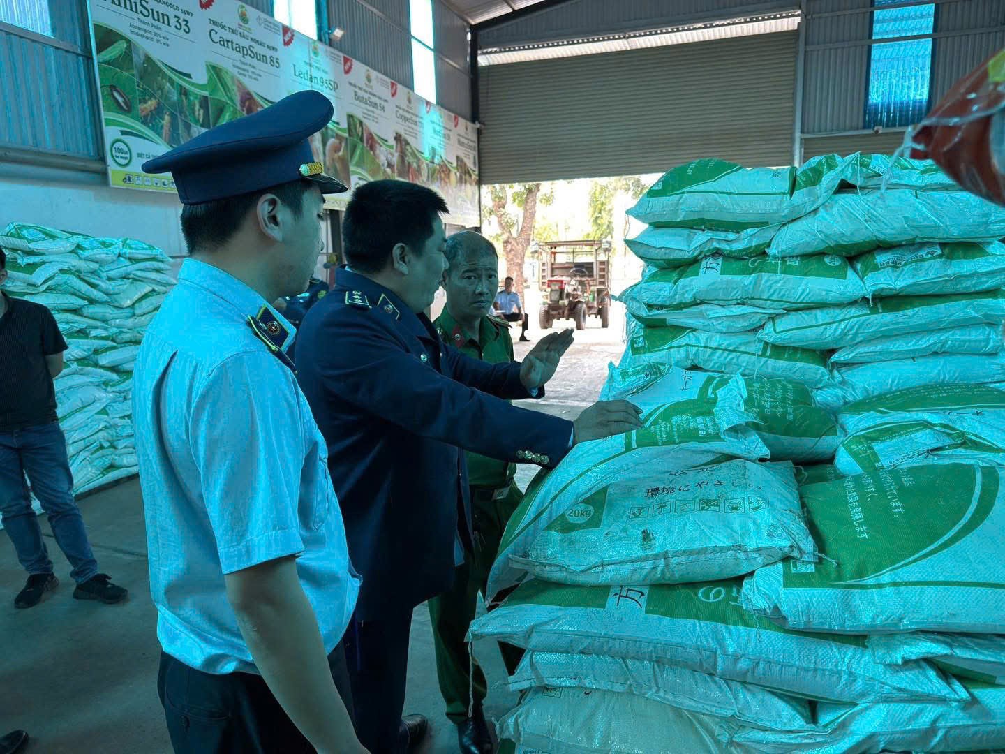 Đắk Lắk: Phát hiện một cơ sở sản xuất gần 90 tấn phân bón giả