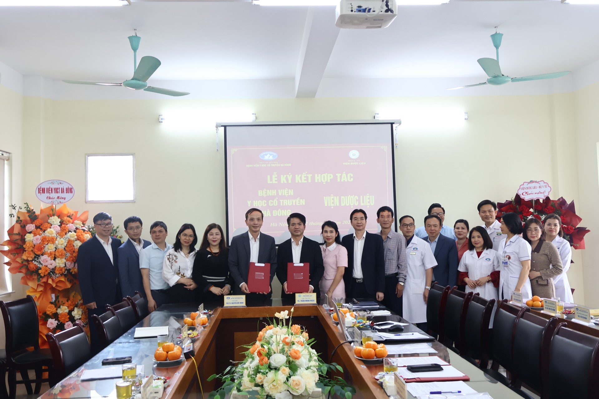 Bệnh viện Y học cổ truyền Hà Đông tăng cường hợp tác chuyên môn, phát huy giá trị dược liệu trong chăm sóc sức khỏe