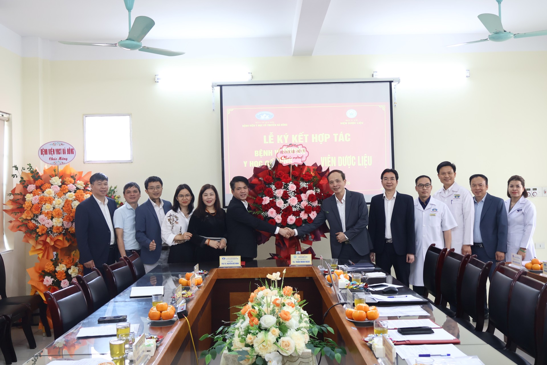 Bệnh viện Y học cổ truyền Hà Đông tăng cường hợp tác chuyên môn, phát huy giá trị dược liệu trong chăm sóc sức khỏe