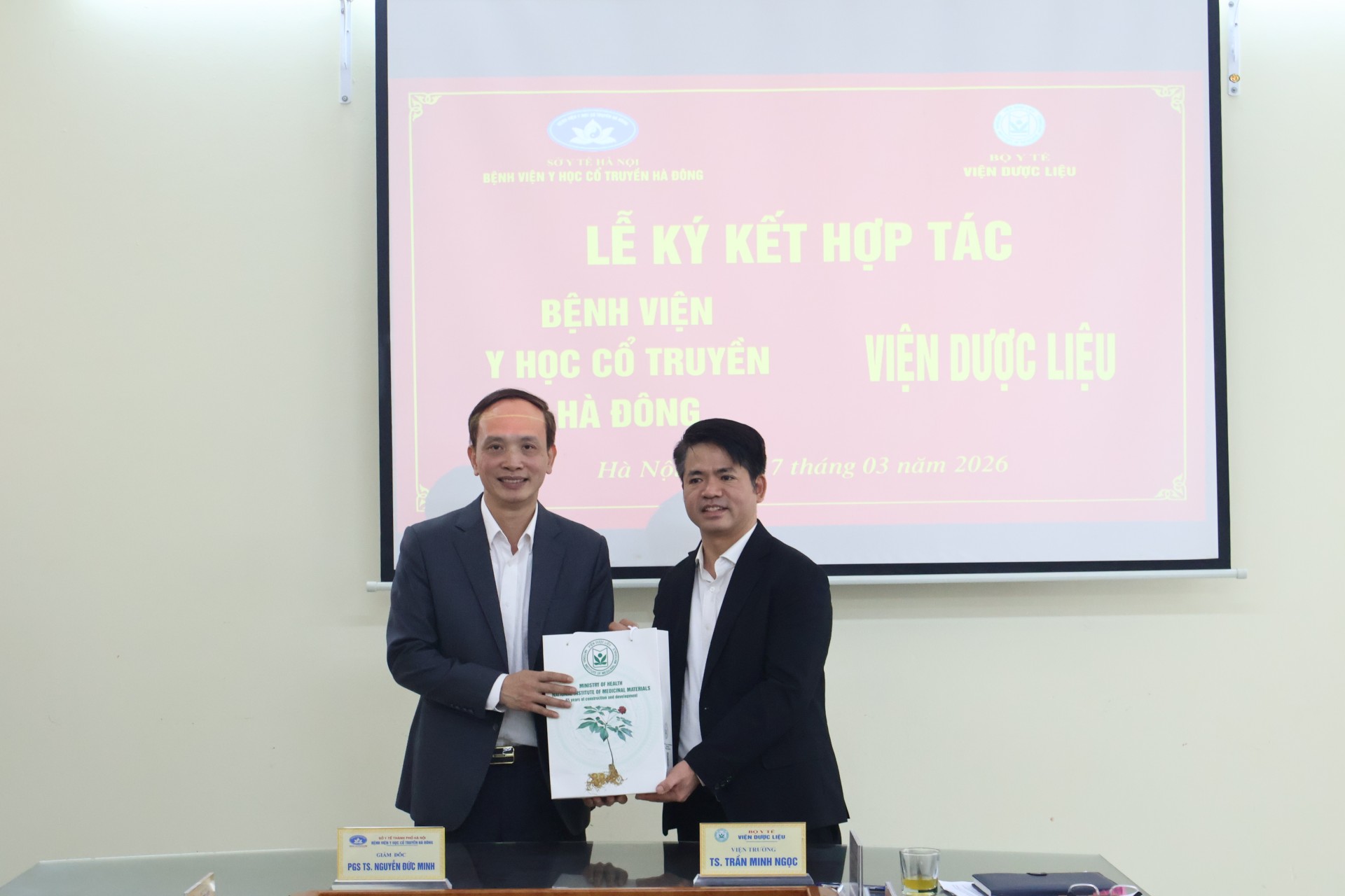 Bệnh viện Y học cổ truyền Hà Đông tăng cường hợp tác chuyên môn, phát huy giá trị dược liệu trong chăm sóc sức khỏe