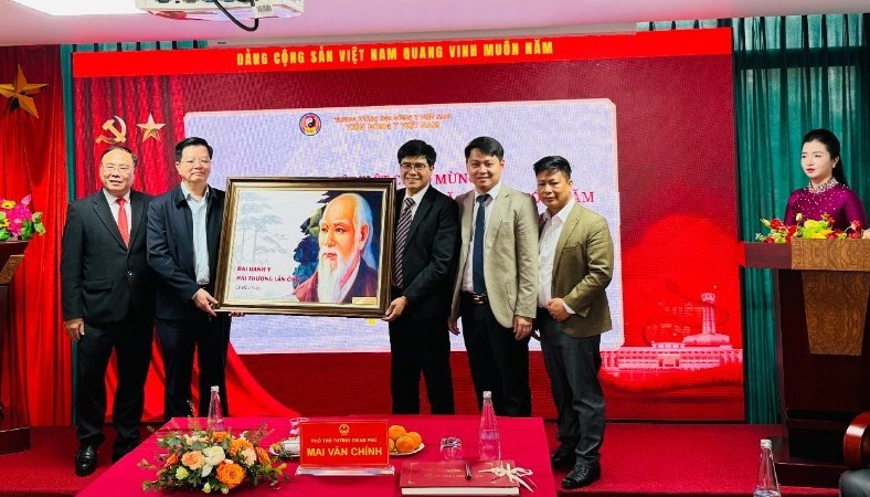 Phó Thủ tướng Mai Văn Chính: Tạo cơ chế đặc thù để y học cổ truyền bứt phá