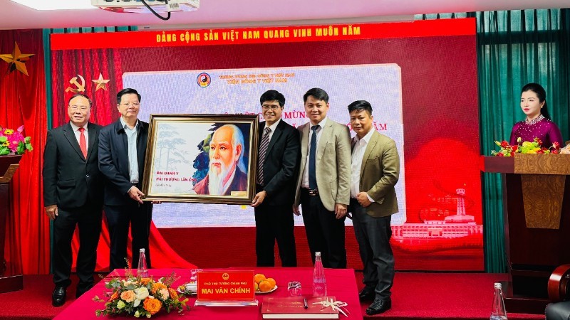 Phó Thủ tướng Mai Văn Chính: Tạo cơ chế đặc thù để y học cổ truyền bứt phá