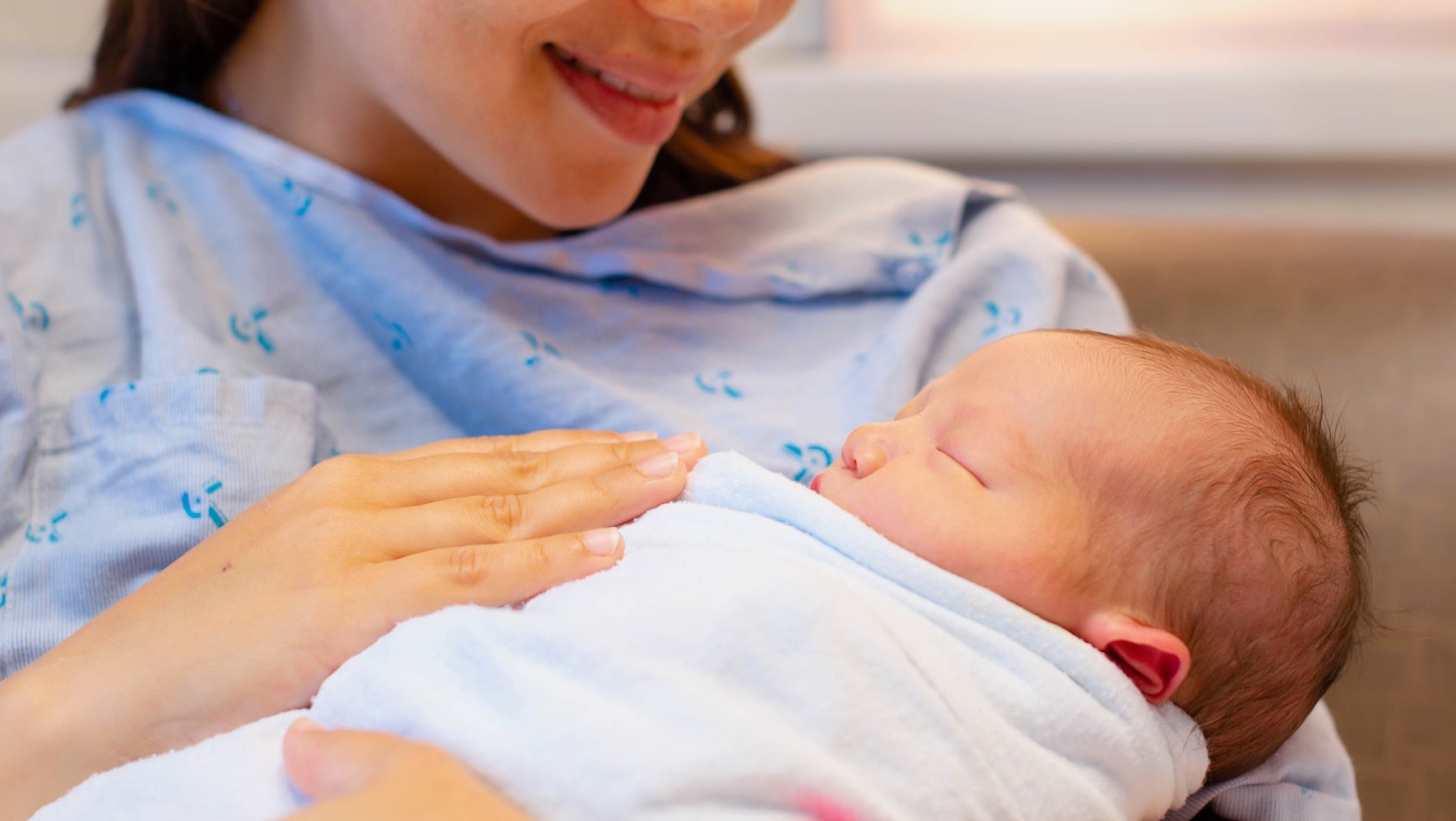 Đề xuất hỗ trợ tài chính cho phụ nữ sinh con khi mức sinh giảm