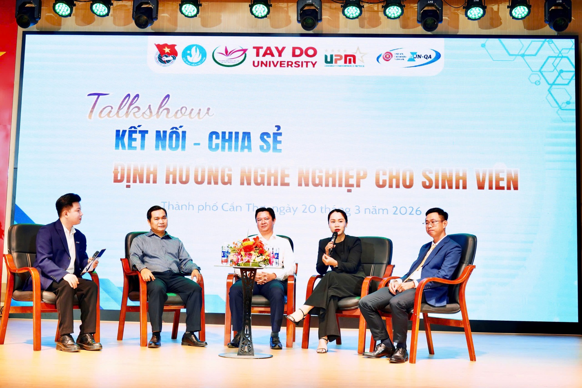 Doanh nghiệp đồng hành cùng sinh viên Đại học Tây Đô: Khởi đầu vững chắc cho tương lai