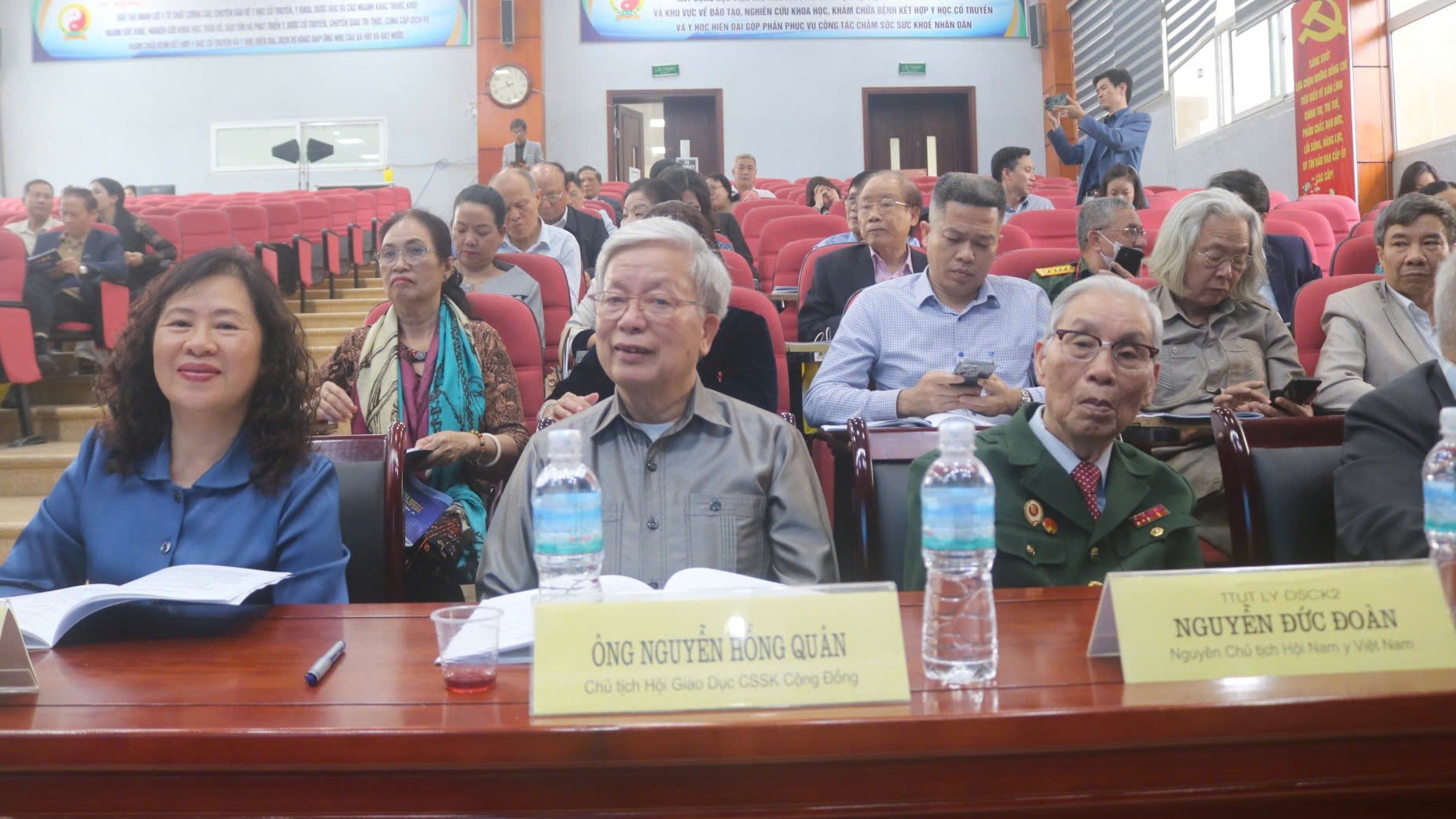 Tọa đàm khoa học: Y học Cổ truyền- Khó khăn, Thách thức và Triển vọng phát triển trong thời đại hiện nay Tọa đàm khoa học: Y học Cổ truyền Khó khăn, Thách thức và Triển vọng phát triển trong thời đại hiện nay