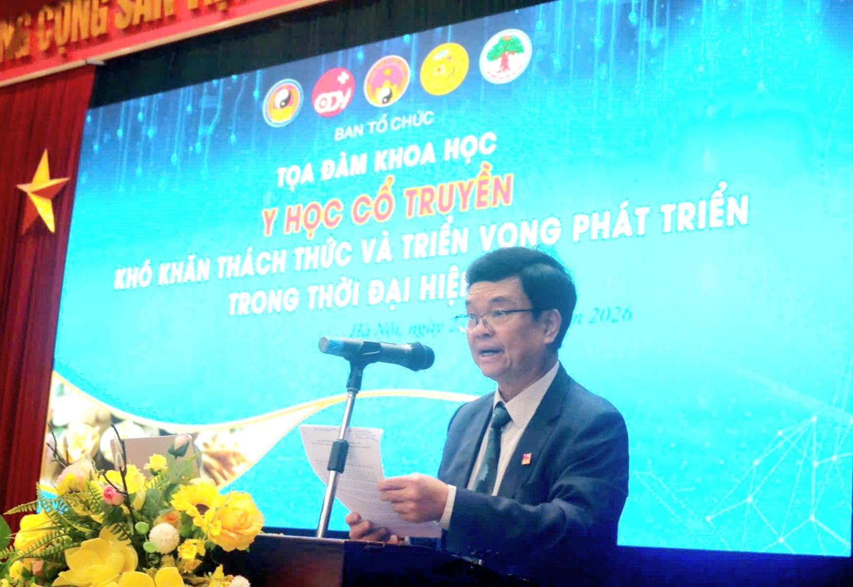 Tọa đàm khoa học: Y học Cổ truyền- Khó khăn, Thách thức và Triển vọng phát triển trong thời đại hiện nay Tọa đàm khoa học: Y học Cổ truyền Khó khăn, Thách thức và Triển vọng phát triển trong thời đại hiện nay