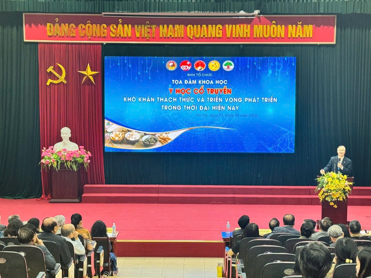 Tọa đàm khoa học: Y học Cổ truyền- Khó khăn, Thách thức và Triển vọng phát triển trong thời đại hiện nay Tọa đàm khoa học: Y học Cổ truyền Khó khăn, Thách thức và Triển vọng phát triển trong thời đại hiện nay