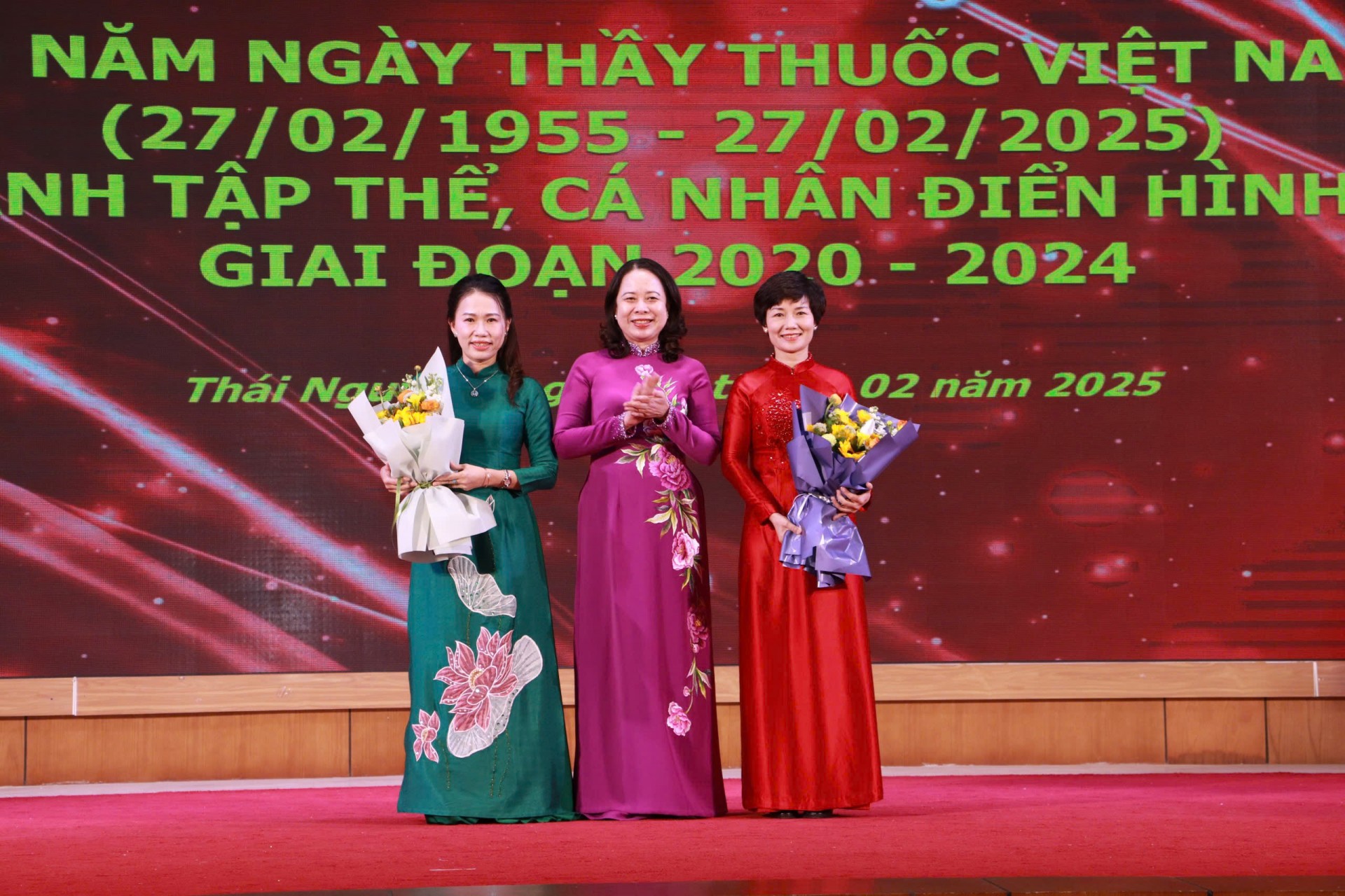 PGS.TS.BS Lê Thị Hương Lan: Người đọc thầm sự sống phía sau lâm sàng PGS.TS.BS Lê Thị Hương Lan: Người đọc thầm sự sống phía sau lâm sàng