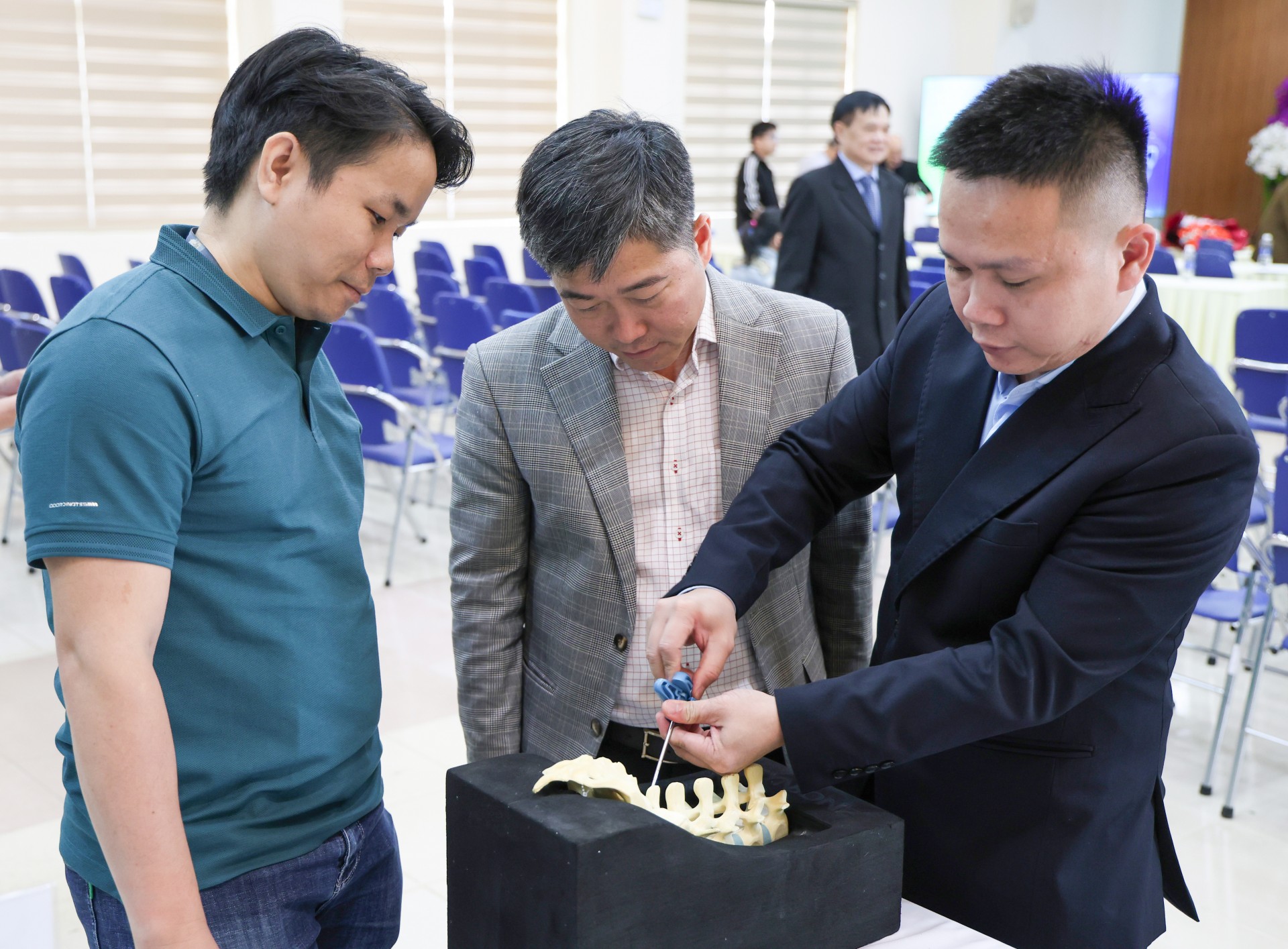 Hội thảo cập nhật phương pháp phẫu thuật cột sống góp phần nâng cao năng lực chuyên môn