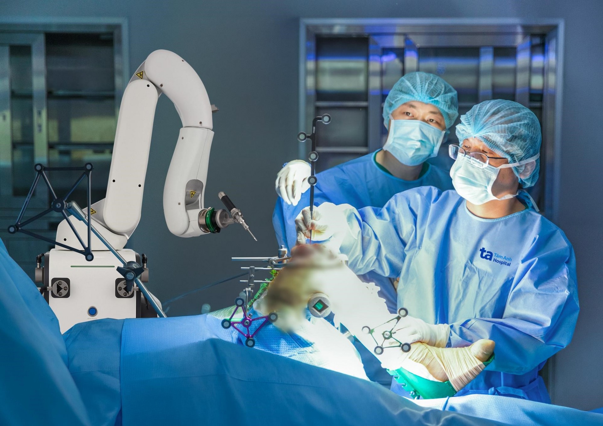 Lần đầu tiên Việt Nam có Robot AI thay khớp cắt xương chuẩn xác từng milimet Lần đầu tiên Việt Nam có Robot AI thay khớp cắt xương chuẩn xác từng milimet