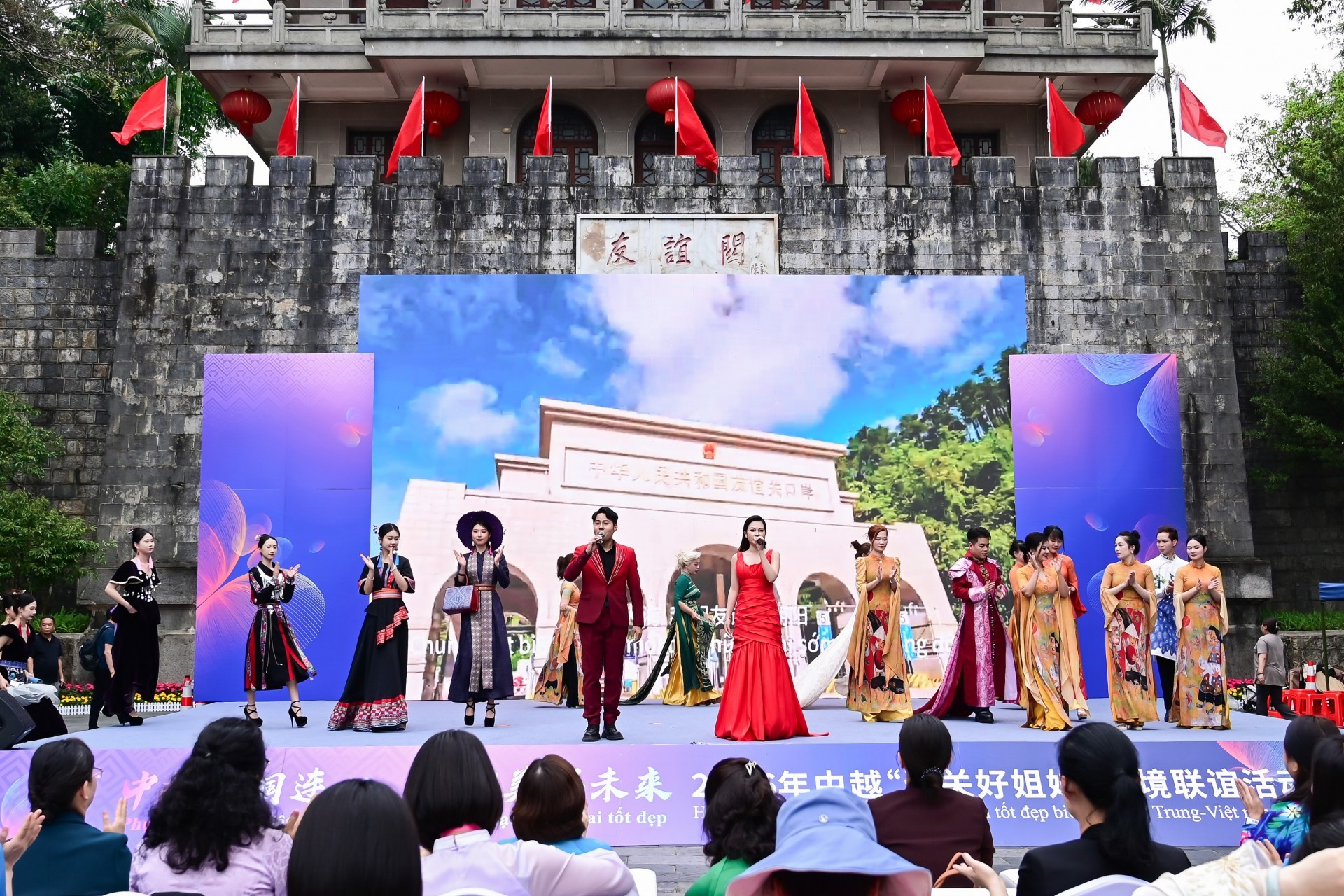 Nghệ sĩ David Le Tỏa sáng Tại Chương trình Giao lưu" Phụ Nữ Trung - Việt 2026"