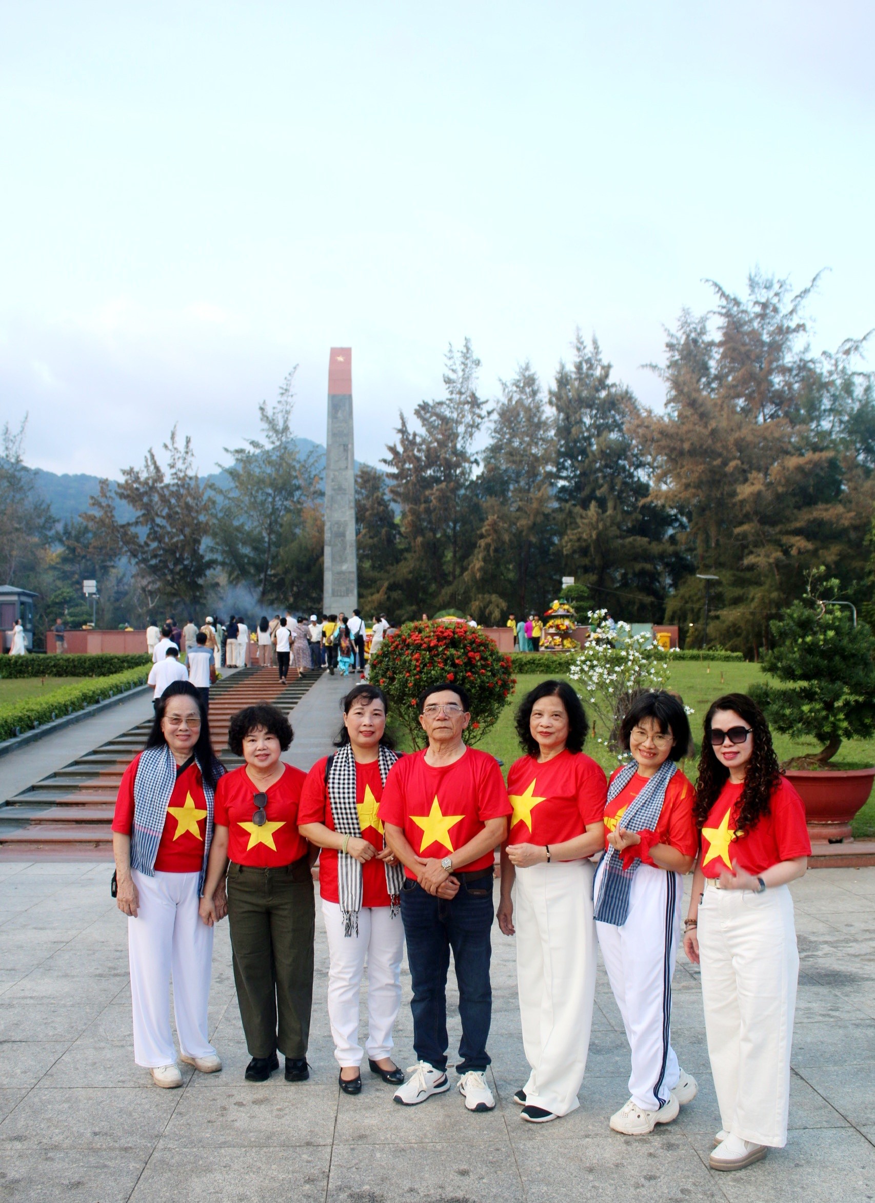 Hành trình “Về nguồn” đầy cảm xúc của Đoàn Hội viên Hội Nam Y Việt Nam tại Côn Đảo