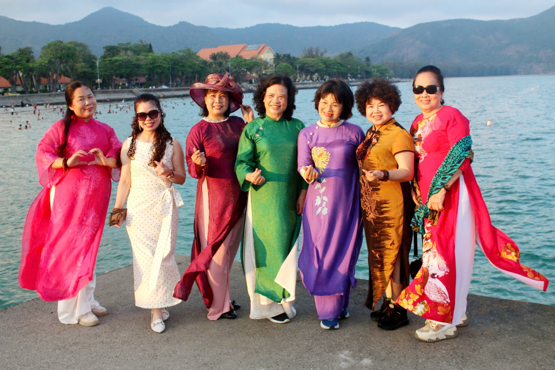 Hành trình “Về nguồn” đầy cảm xúc của Đoàn Hội viên Hội Nam Y Việt Nam tại Côn Đảo