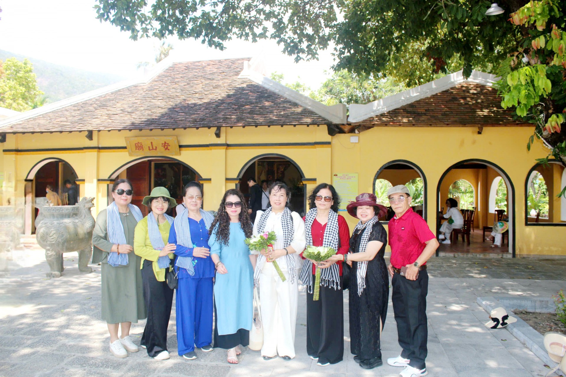 Hành trình “Về nguồn” đầy cảm xúc của Đoàn Hội viên Hội Nam Y Việt Nam tại Côn Đảo