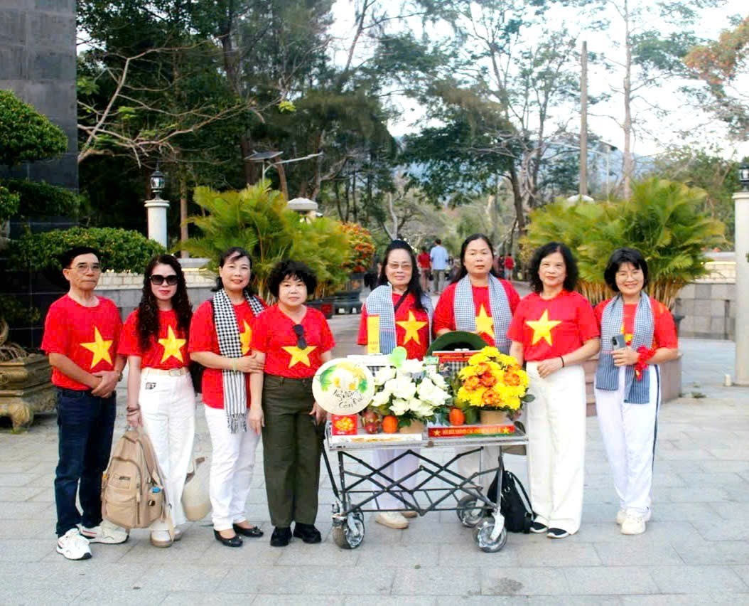 Hành trình “Về nguồn” đầy cảm xúc của Đoàn Hội viên Hội Nam Y Việt Nam tại Côn Đảo