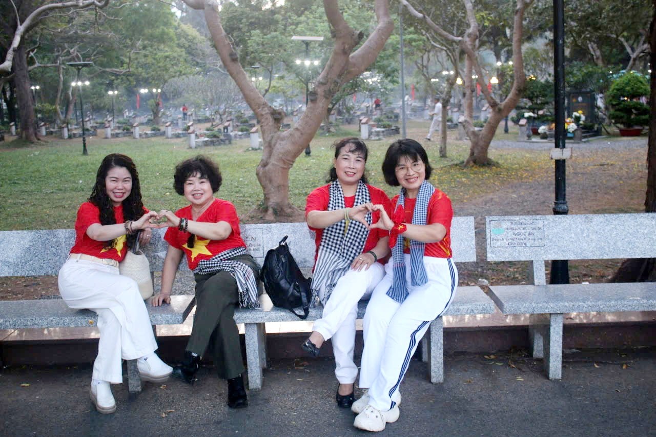 Hành trình “Về nguồn” đầy cảm xúc của Đoàn Hội viên Hội Nam Y Việt Nam tại Côn Đảo