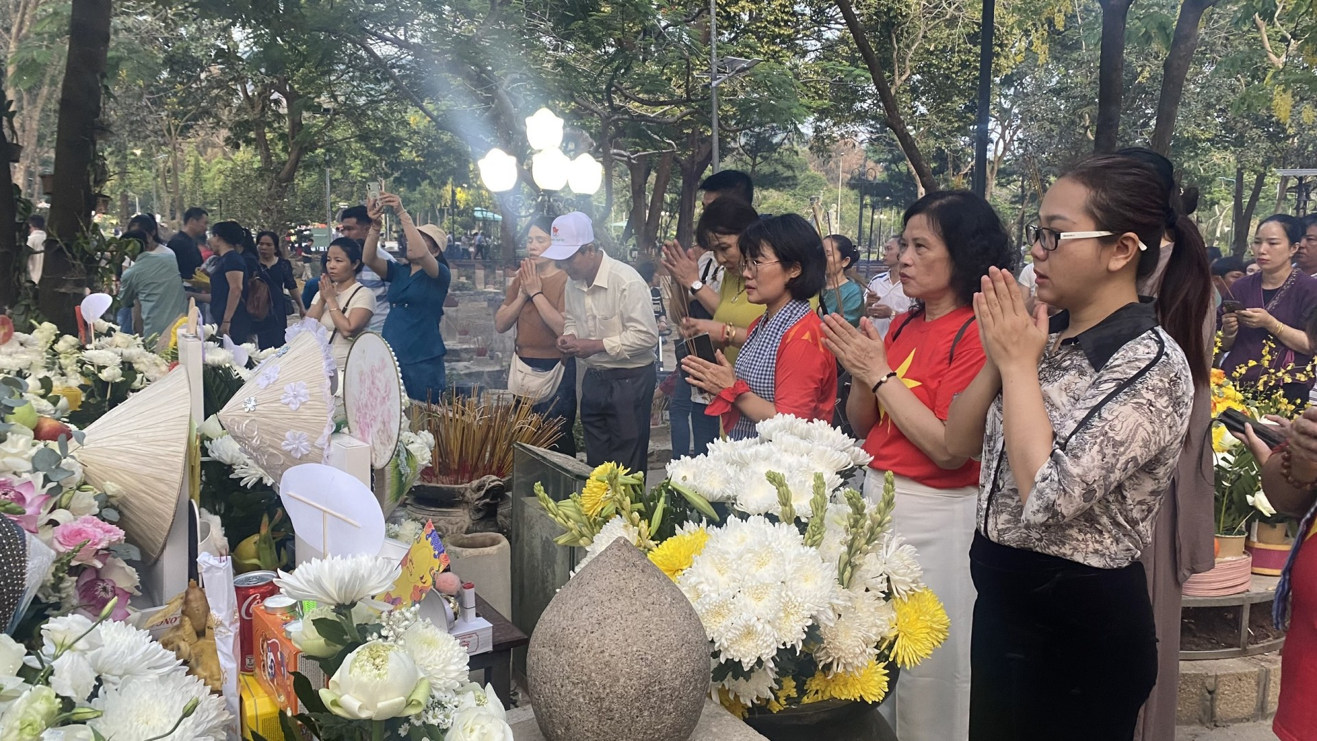 Hành trình “Về nguồn” đầy cảm xúc của Đoàn Hội viên Hội Nam Y Việt Nam tại Côn Đảo