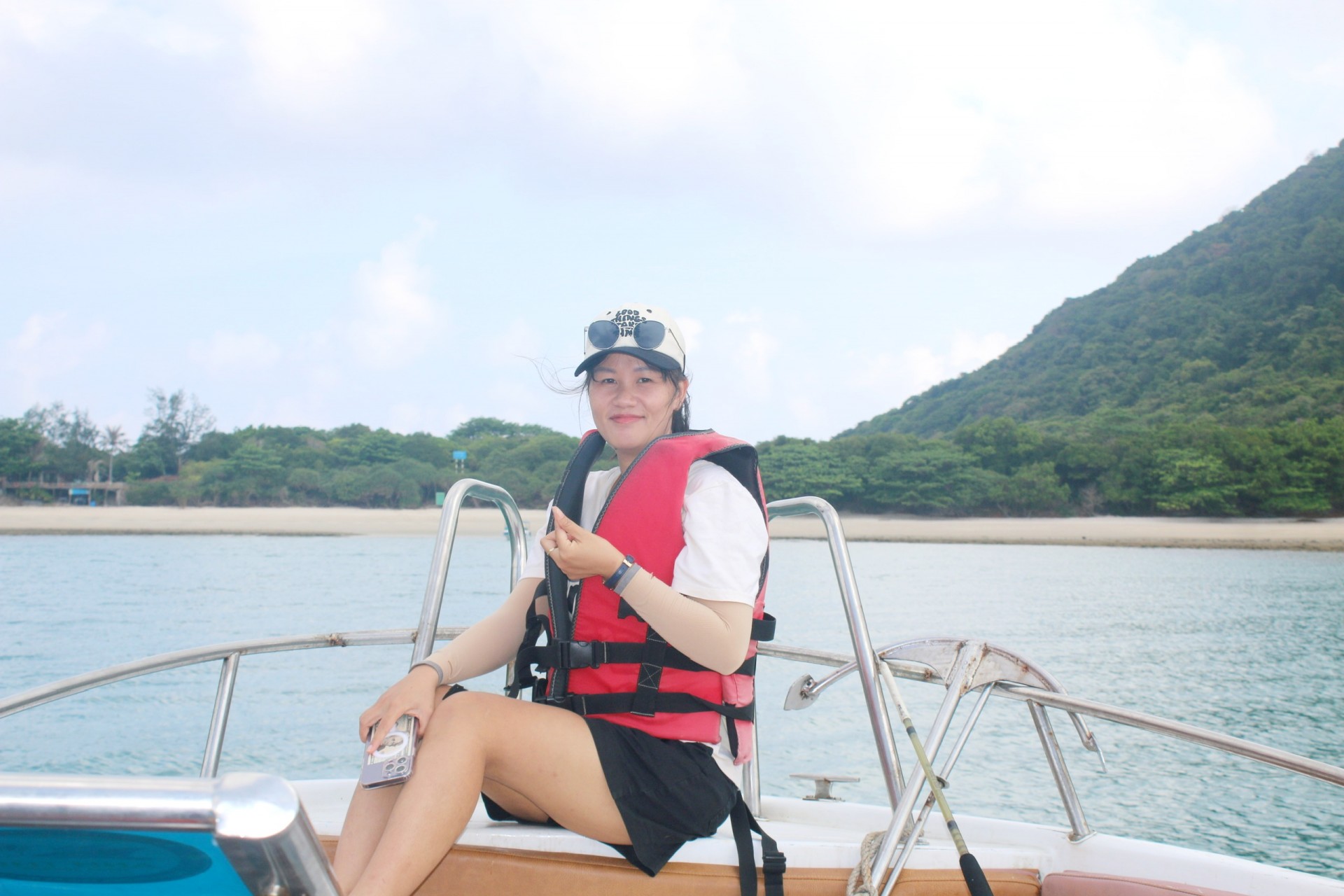 Hành trình “Về nguồn” đầy cảm xúc của Đoàn Hội viên Hội Nam Y Việt Nam tại Côn Đảo