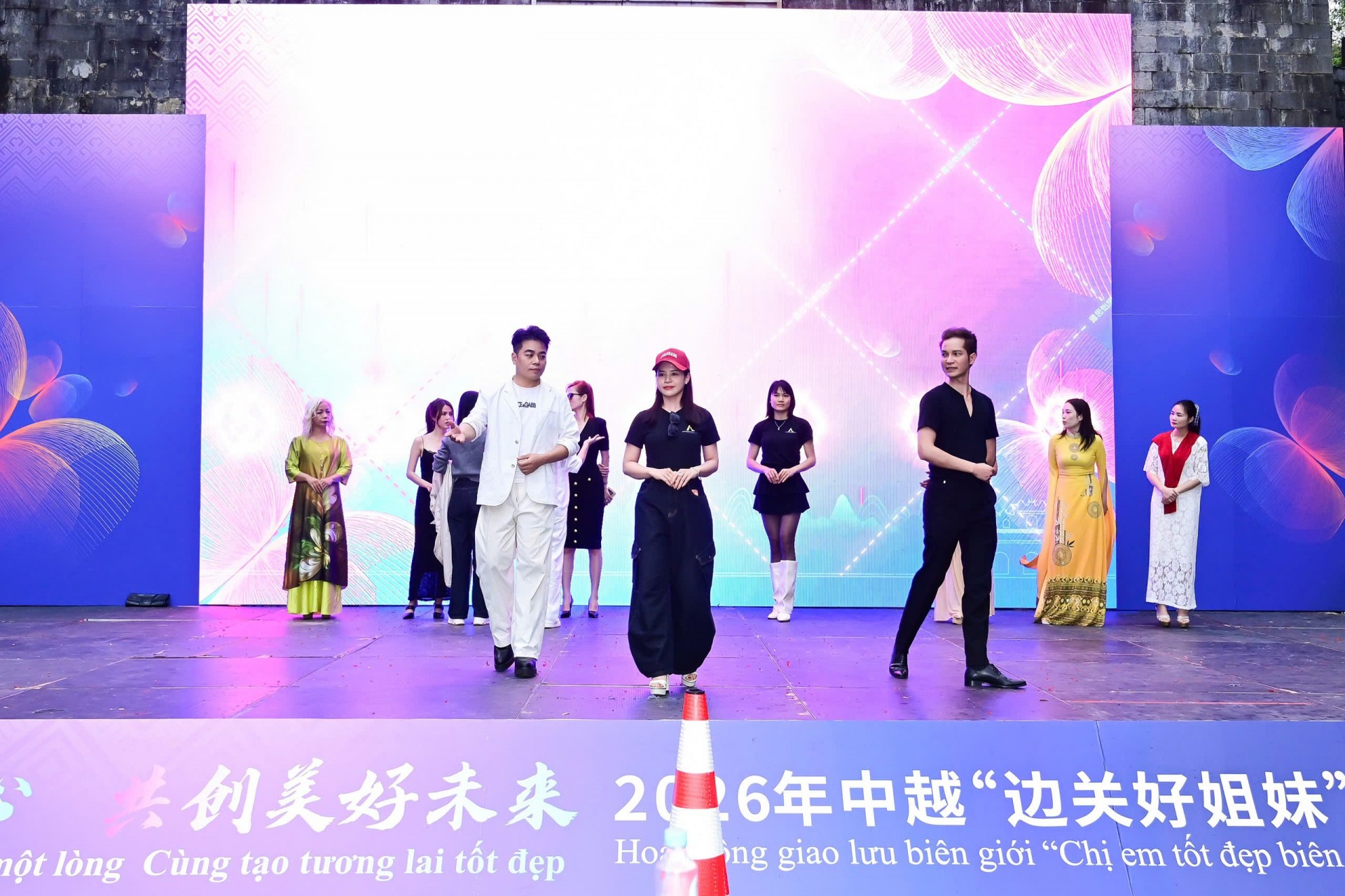 Nghệ sĩ David Le Tỏa Sáng Tại Chương Trình Giao Lưu Phụ Nữ Trung   Việt 2026