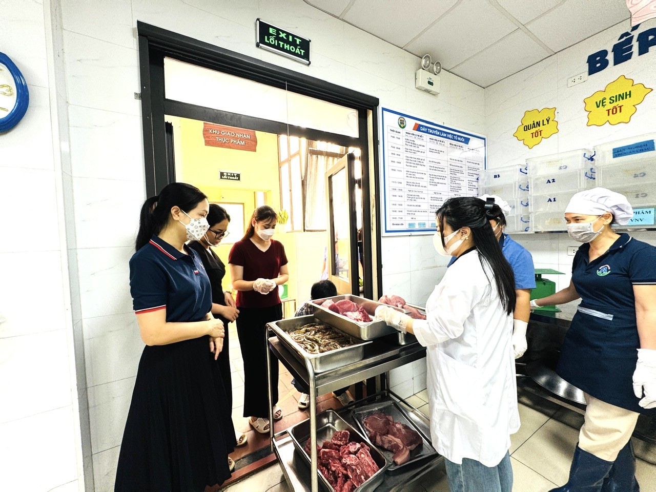 Trường Mầm non Sao Mai: Tăng cường giám sát giao nhận và bảo đảm vệ sinh an toàn thực phẩm Trường Mầm non Sao Mai: Tăng cường giám sát giao nhận và bảo đảm vệ sinh an toàn thực phẩm