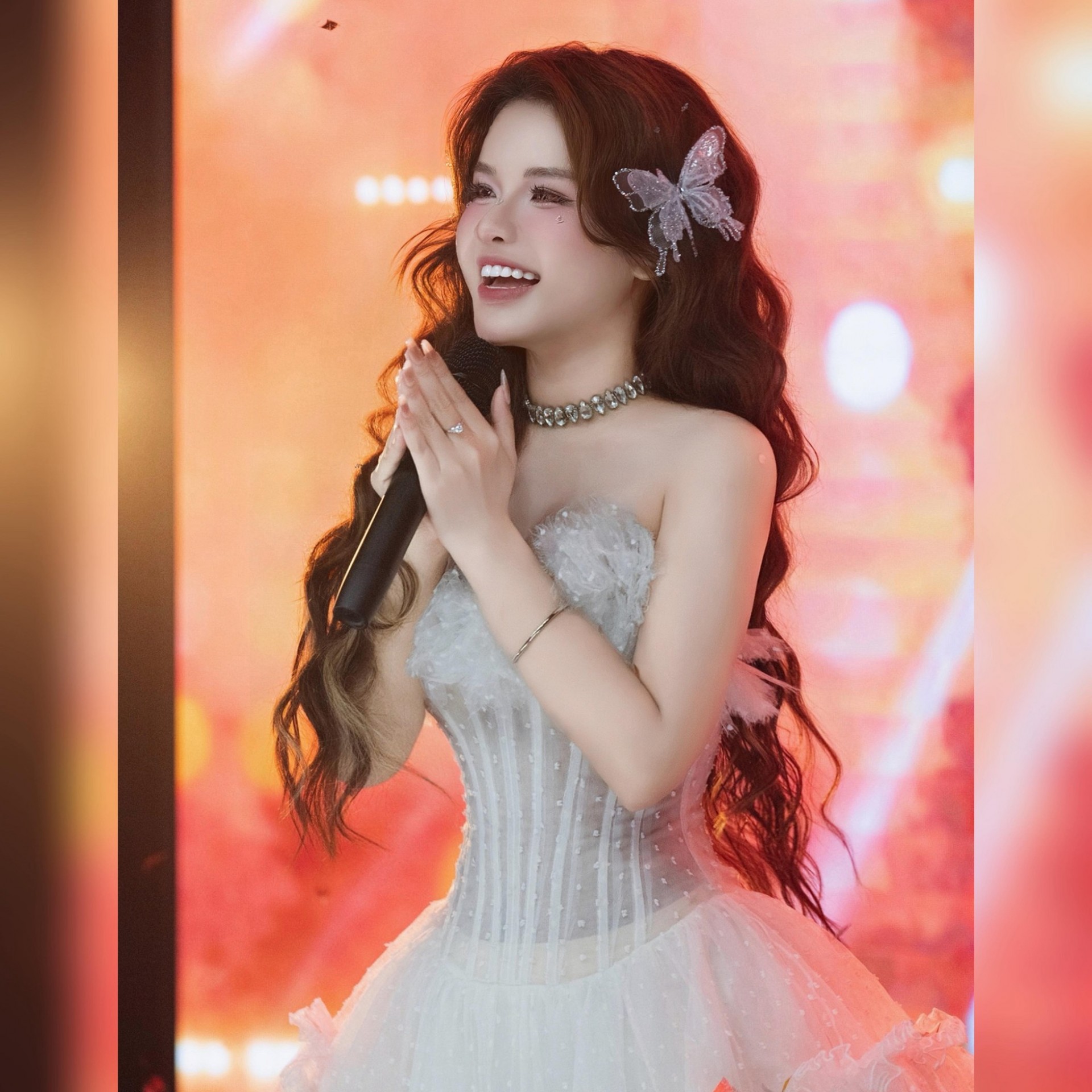 Cô gái Gen Z và những ngã rẽ trong cuộc sống để tìm thấy ánh sáng rực rỡ của mình