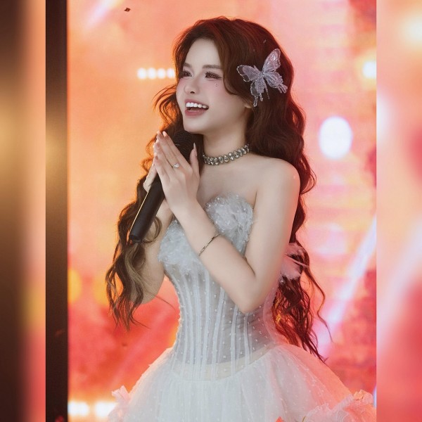 Cô gái Gen Z và những ngã rẽ trong cuộc sống để tìm thấy ánh sáng rực rỡ của mình