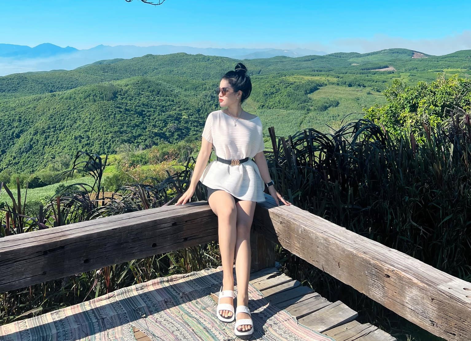 Cô gái Gen Z và những ngã rẽ trong cuộc sống để tìm thấy ánh sáng rực rỡ của mình