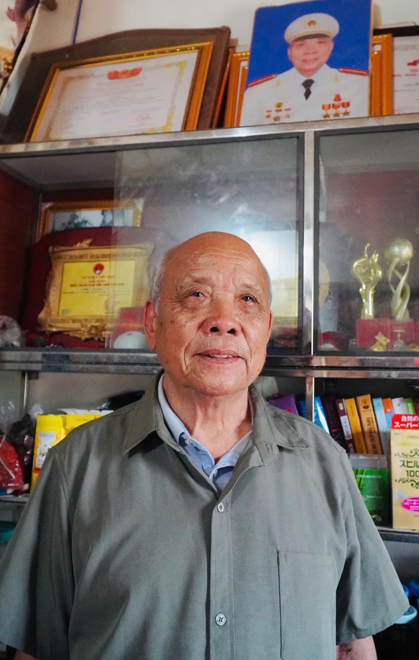 Lương y Nguyễn Văn Ca – Tấm lòng vàng của người thầy thuốc tuổi 90 vẫn miệt mài vì sức khỏe cộng đồng Lương y Nguyễn Văn Ca – Tấm lòng vàng của người thầy thuốc tuổi 90 vẫn miệt mài vì sức khỏe cộng đồng