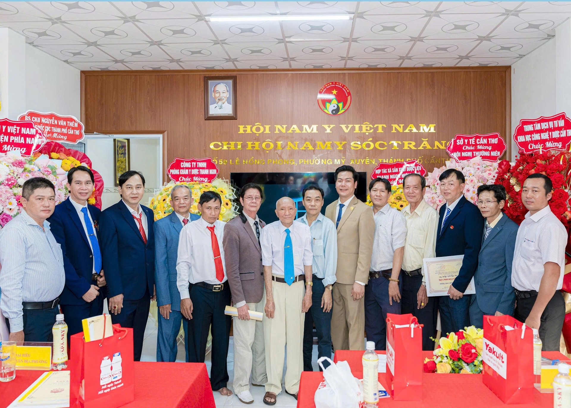 TTTB – BS Trần Văn Ngon: Tiên phong nghiên cứu chưng cất tinh dầu dược liệu, nâng tầm giá trị cây thuốc Nam