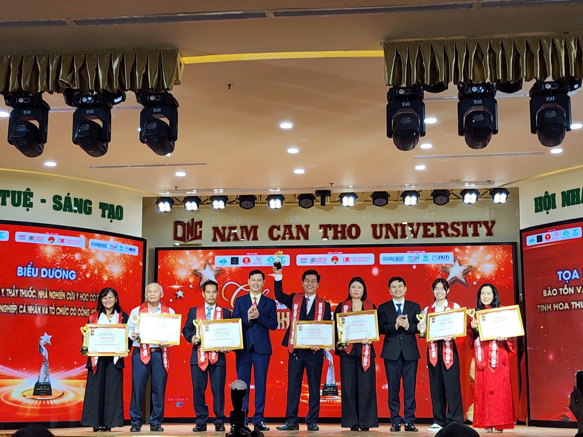 TTTB – BS Trần Văn Ngon: Tiên phong nghiên cứu chưng cất tinh dầu dược liệu, nâng tầm giá trị cây thuốc Nam