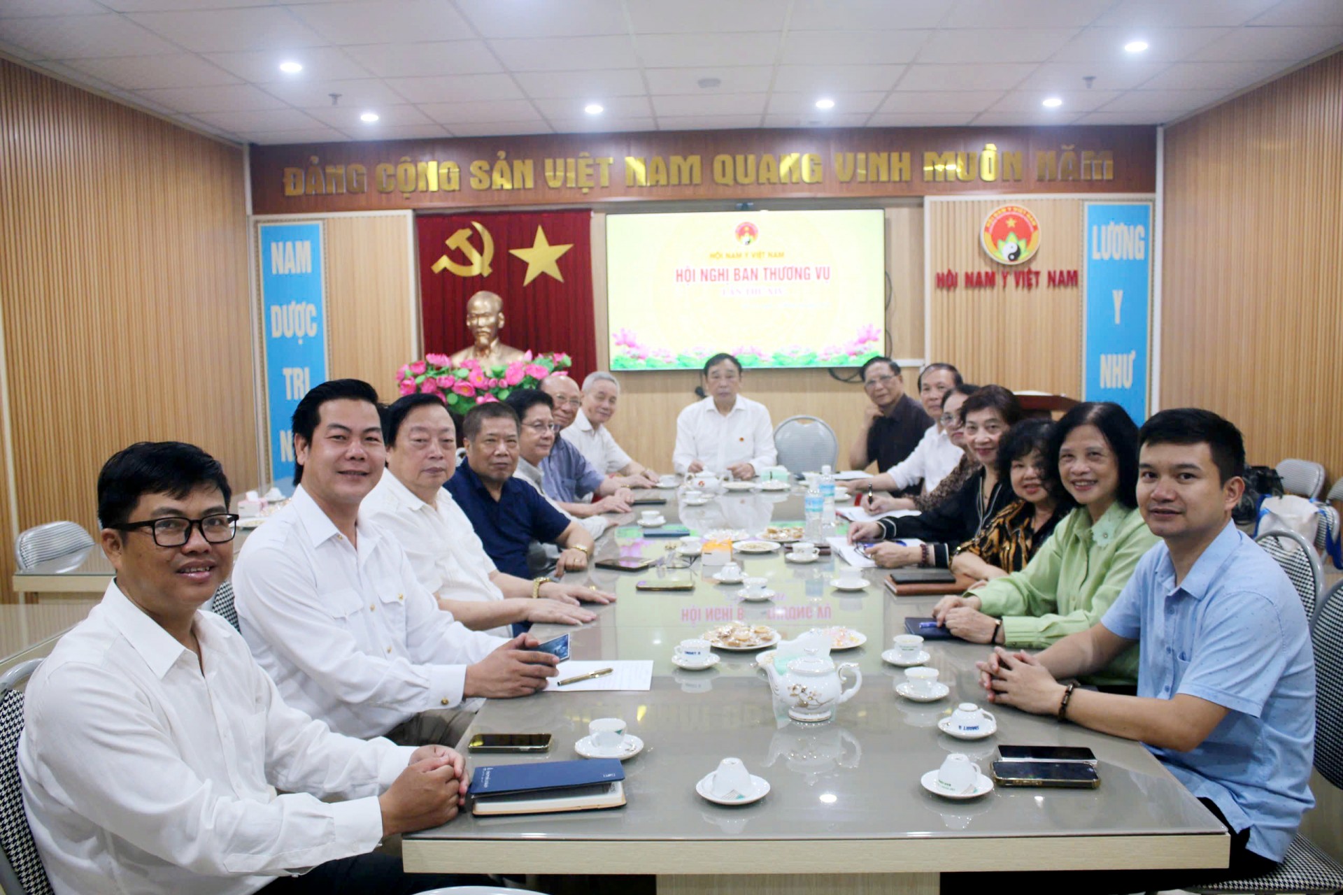 Hội nghị Ban Thường vụ Hội Nam Y Việt Nam lần thứ 14: Kiến tạo nền móng cho nhiệm kỳ mới và nâng tầm vị thế y học dân tộc Hội nghị Ban Thường vụ Hội Nam Y Việt Nam lần thứ 14: Kiến tạo nền móng cho nhiệm kỳ mới và nâng tầm vị thế y học dân tộc