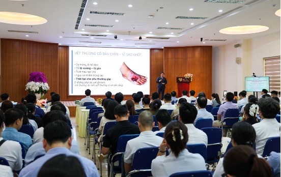 Đắk Lắk: Hội thảo khoa học chia sẻ kinh nghiệm chăm sóc và điều trị vết thương mạn tính Đắk Lắk: Hội thảo khoa học chia sẻ kinh nghiệm chăm sóc và điều trị vết thương mạn tính