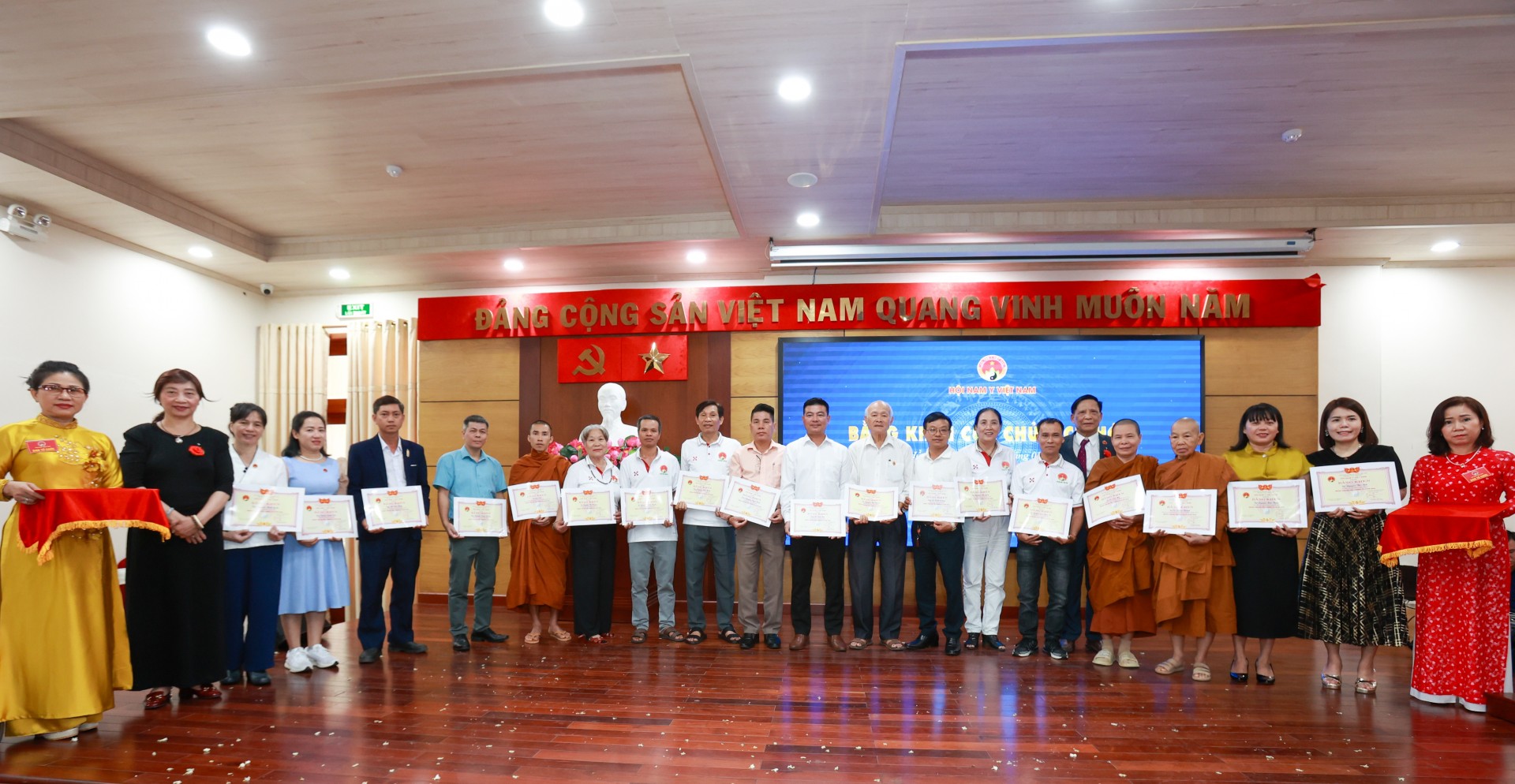 Hội Nam Y Việt Nam Khu vực Phía Nam: Vững bước vươn tầm, khẳng định giá trị thảo dược Việt Hội Nam Y Việt Nam Khu vực Phía Nam: Vững bước vươn tầm, khẳng định giá trị thảo dược Việt