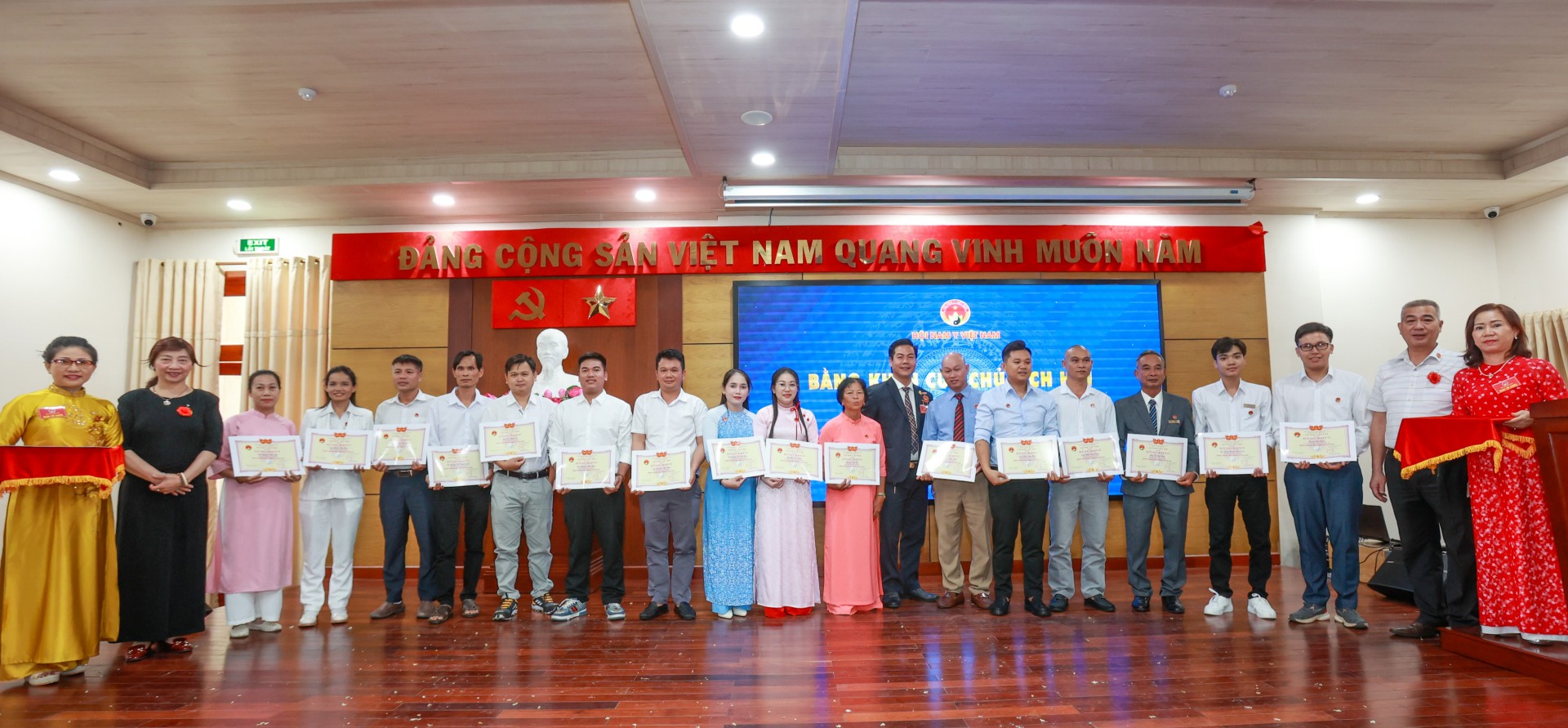 Hội Nam Y Việt Nam Khu vực Phía Nam: Vững bước vươn tầm, khẳng định giá trị thảo dược Việt Hội Nam Y Việt Nam Khu vực Phía Nam: Vững bước vươn tầm, khẳng định giá trị thảo dược Việt