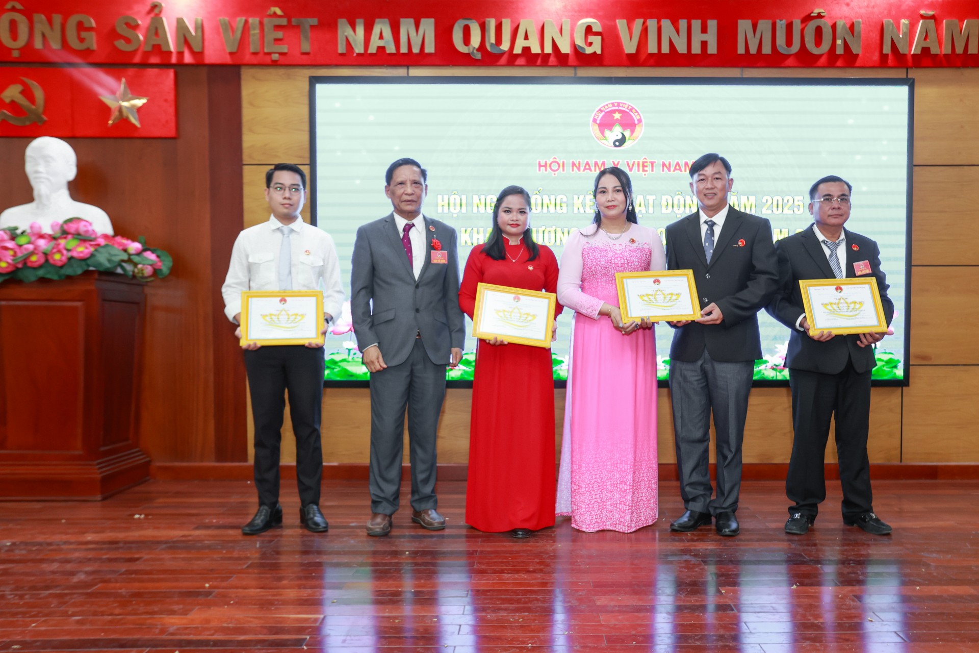 Hội Nam Y Việt Nam Khu vực Phía Nam: Vững bước vươn tầm, khẳng định giá trị thảo dược Việt Hội Nam Y Việt Nam Khu vực Phía Nam: Vững bước vươn tầm, khẳng định giá trị thảo dược Việt