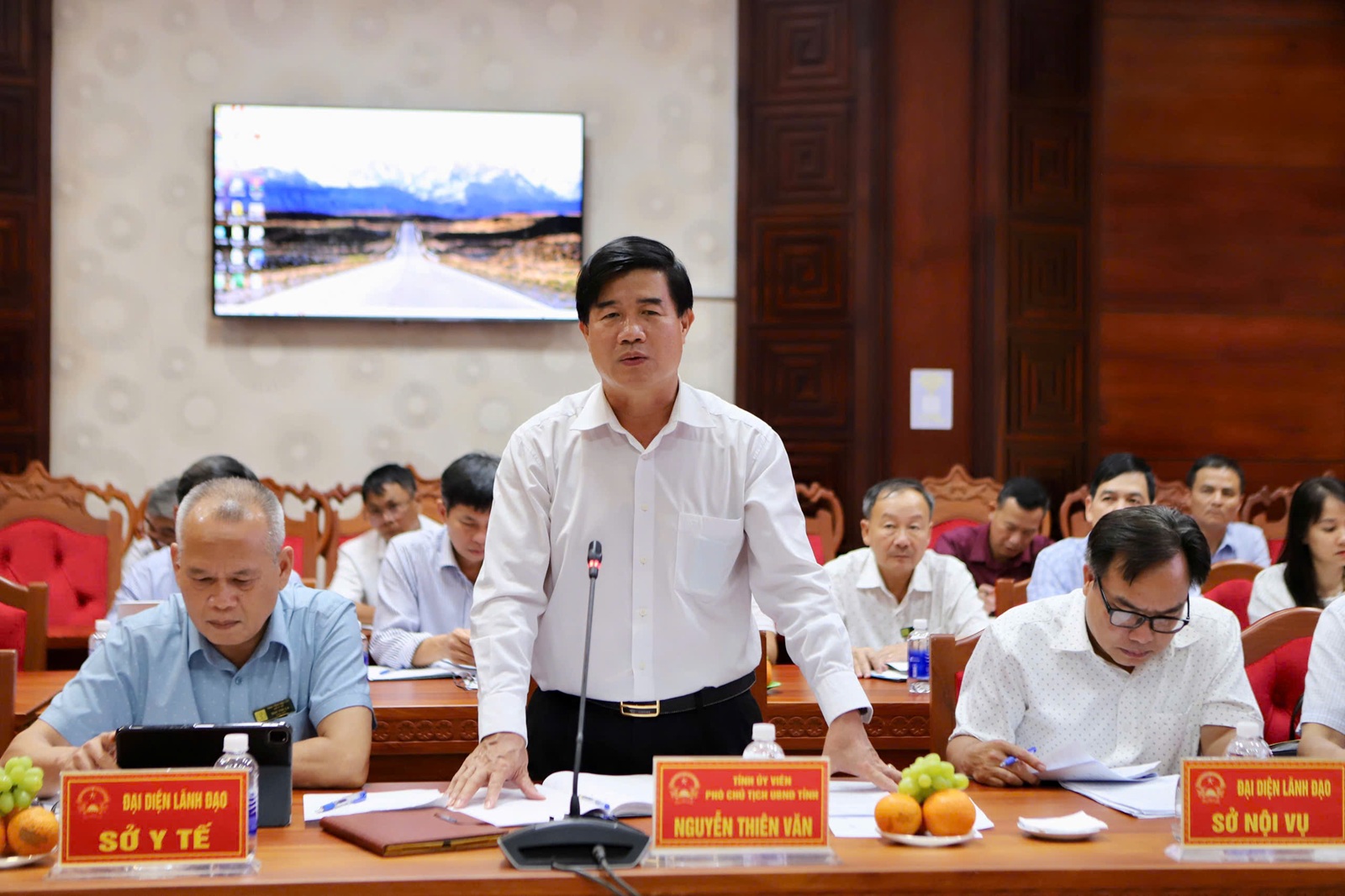 Bộ Y tế làm việc với tỉnh Đắk Lắk về củng cố y tế cơ sở, giải bài toán nhân lực- Ảnh 3.