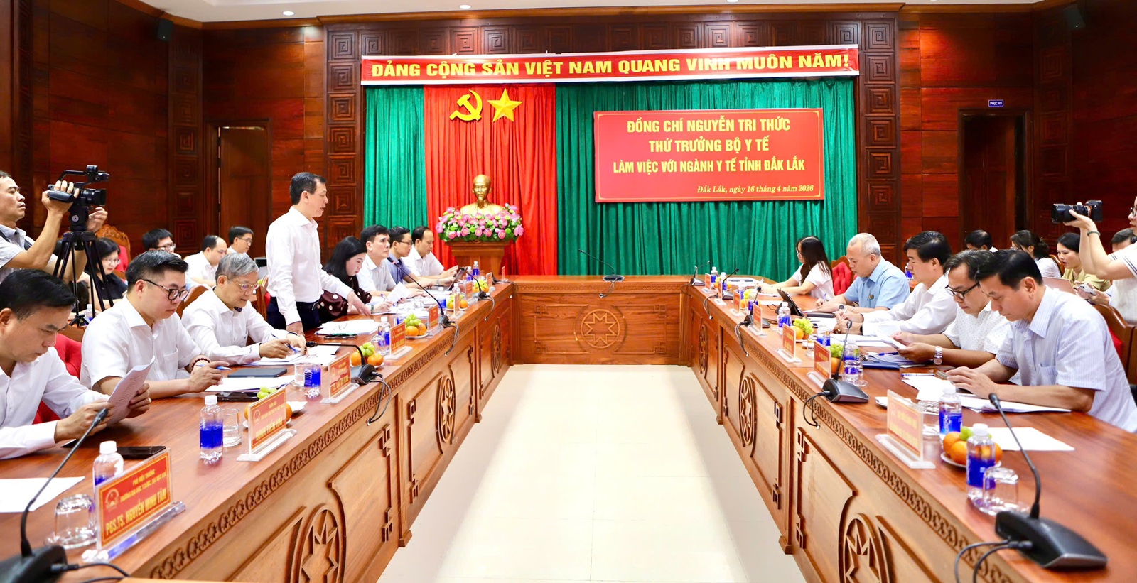 Bộ Y tế làm việc với tỉnh Đắk Lắk về củng cố y tế cơ sở, giải bài toán nhân lực- Ảnh 1.