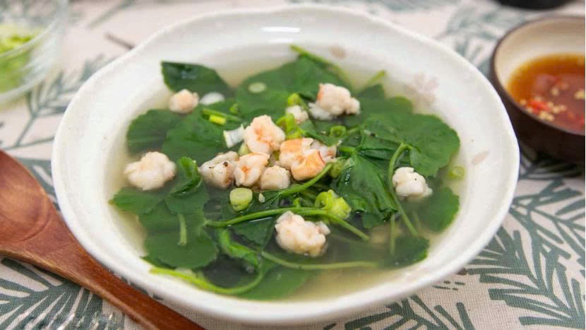 Thanh lọc cơ thể với rau má