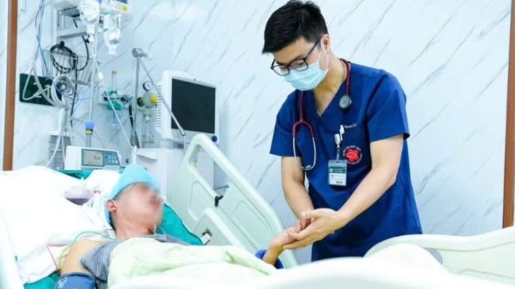 Bác sĩ lưu ý thói quen nguy hiểm dễ gây đột quỵ khi trời nắng nóng