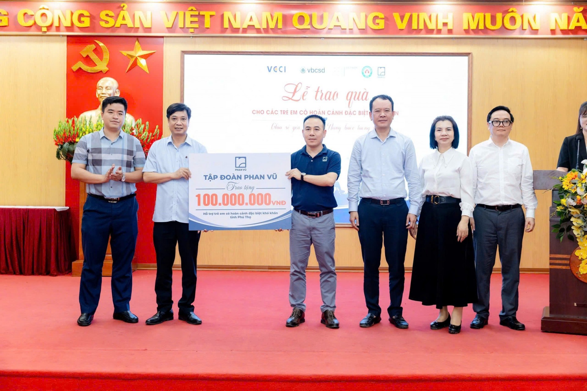 Tập đoàn Phan Vũ cùng VCCI hiện thực hóa cam kết xanh và nhân ái tại Phú Thọ