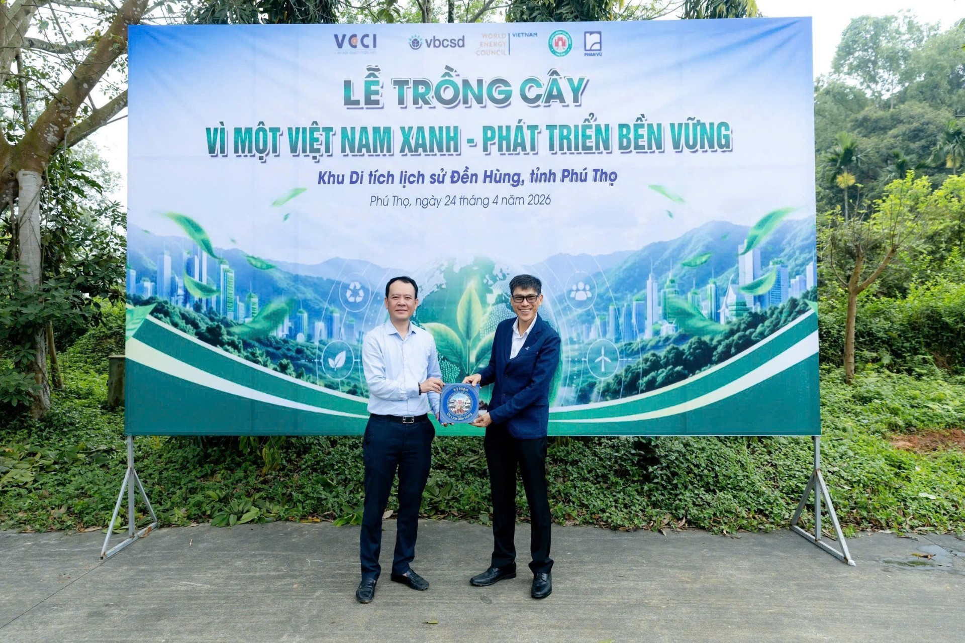 Tập đoàn Phan Vũ cùng VCCI hiện thực hóa cam kết xanh và nhân ái tại Phú Thọ