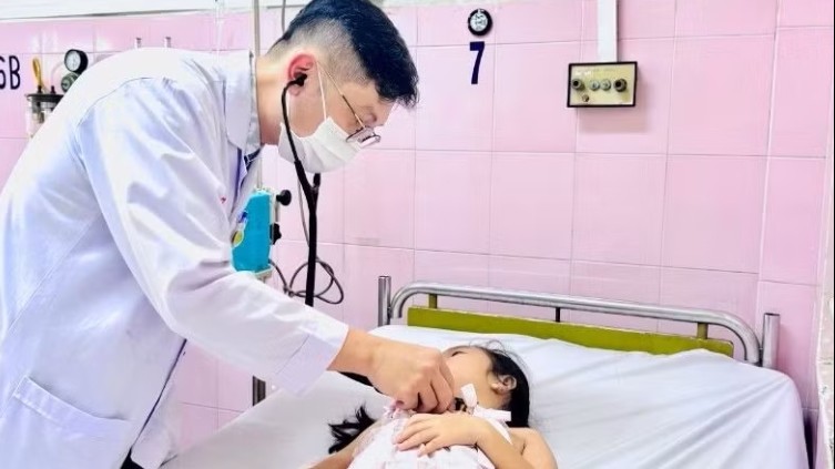 Bộ Y tế vào cuộc vụ 25 trường hợp nghi ngộ độc thực phẩm tại trường tiểu học ở Thành phố Hồ Chí Minh