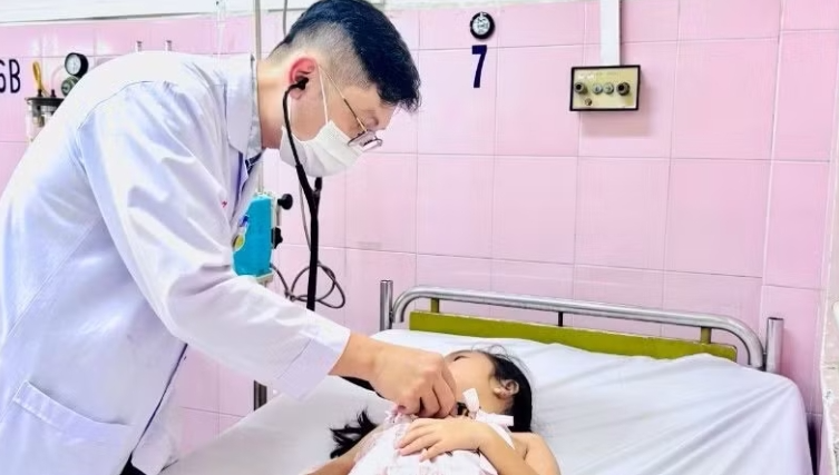 Bộ Y tế vào cuộc vụ 25 trường hợp nghi ngộ độc thực phẩm tại trường tiểu học ở Thành phố Hồ Chí Minh