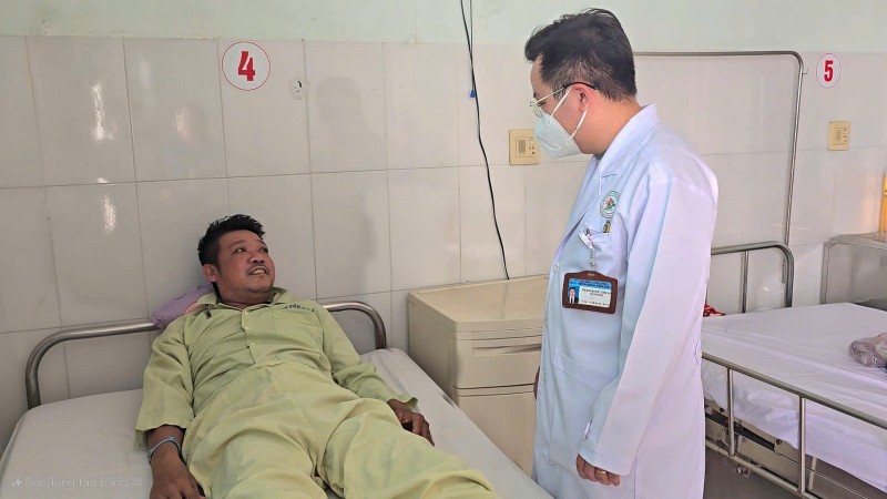 Bệnh viện Đa khoa Vĩnh Long phẫu thuật cấp cứu thành công trường hợp hội chứng chùm đuôi ngựa do chấn thương cột sống ngã từ giàn giáo