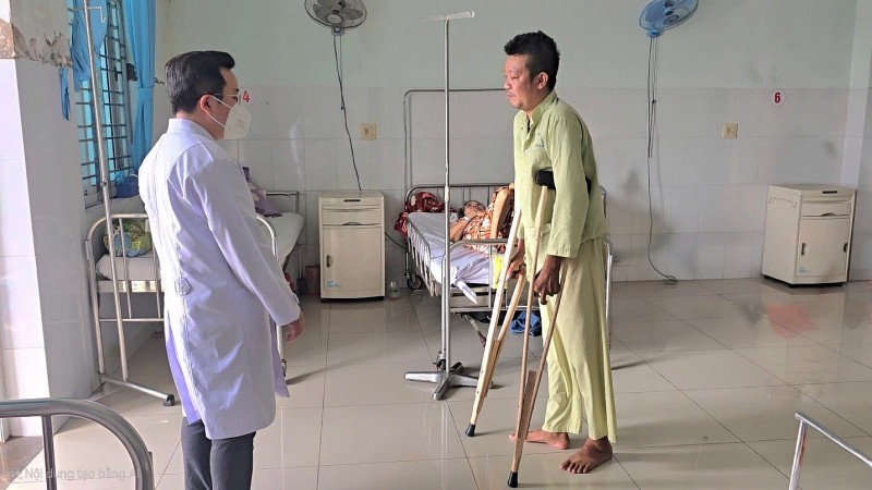 Bệnh viện Đa khoa Vĩnh Long phẫu thuật cấp cứu thành công trường hợp hội chứng chùm đuôi ngựa do chấn thương cột sống ngã từ giàn giáo